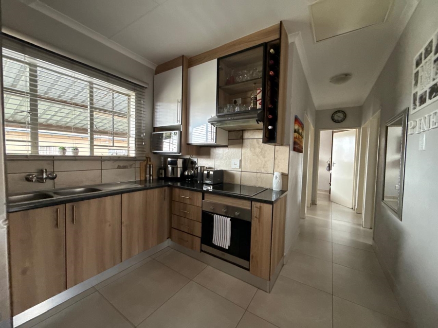 3 Bedroom Property for Sale in Waterval East North West